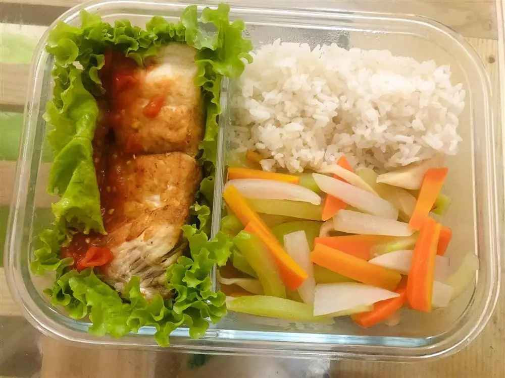 Không chỉ vậy, những bữa ăn cũng vừa ngon lại đủ chất, giúp cô duy trì lối sống lành mạnh, khỏe đẹp.