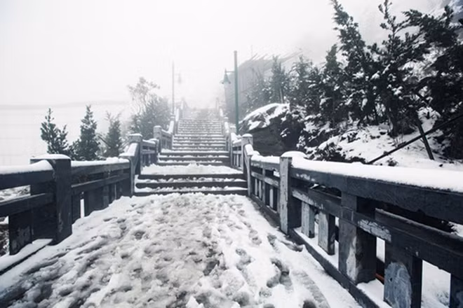 Khung cảnh đường lên đỉnh Fansipan cũng là điểm để các bạn trẻ check-in.