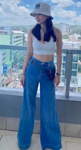 Trước đến nay, người đẹp hàng không luôn nổi bật với vẻ đẹp thanh thoát, mong manh nhưng hiện tại, cô đã tăng cân hơn một chút.