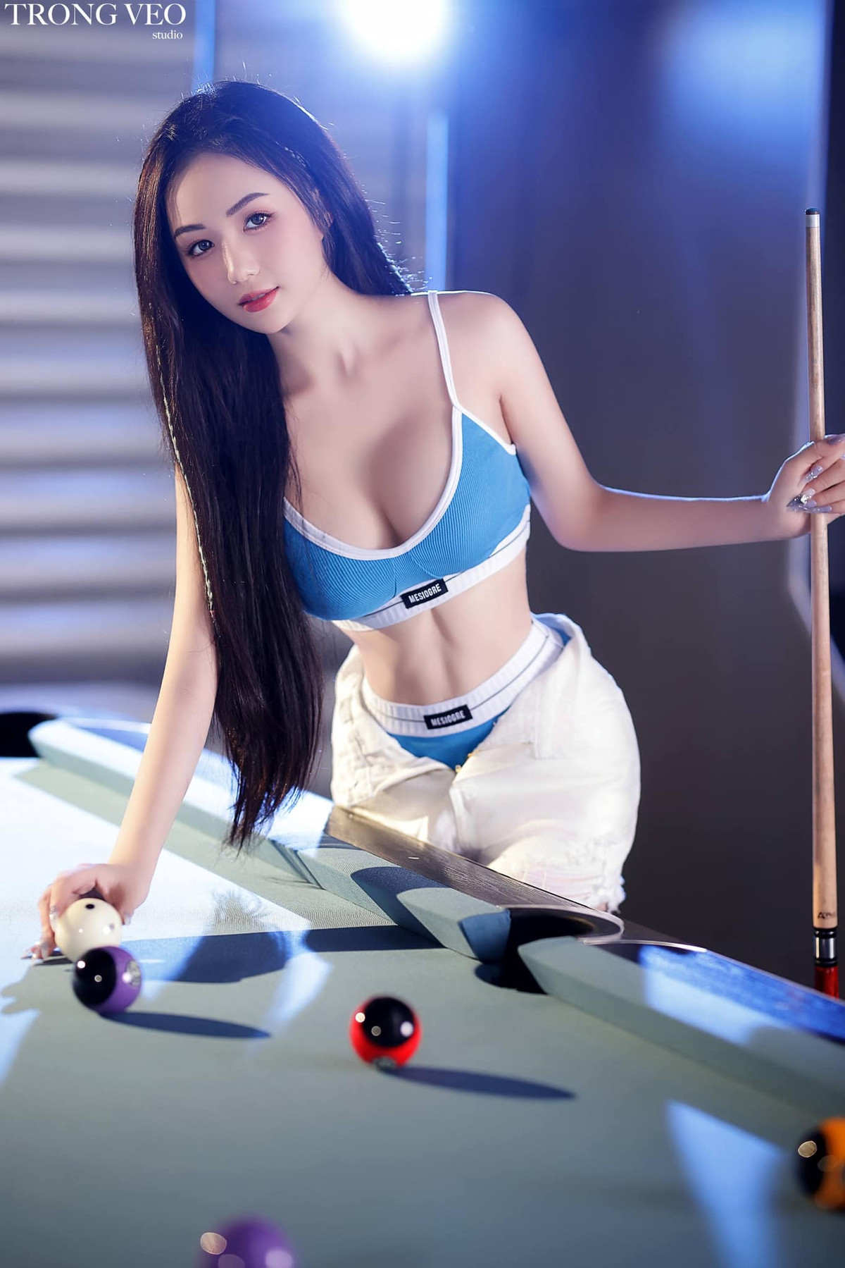 Mới đây, hot girl Thư nails đang trở thành cái tên rất được chú ý, đặc biệt là sau bộ ảnh trên bàn bi-a.