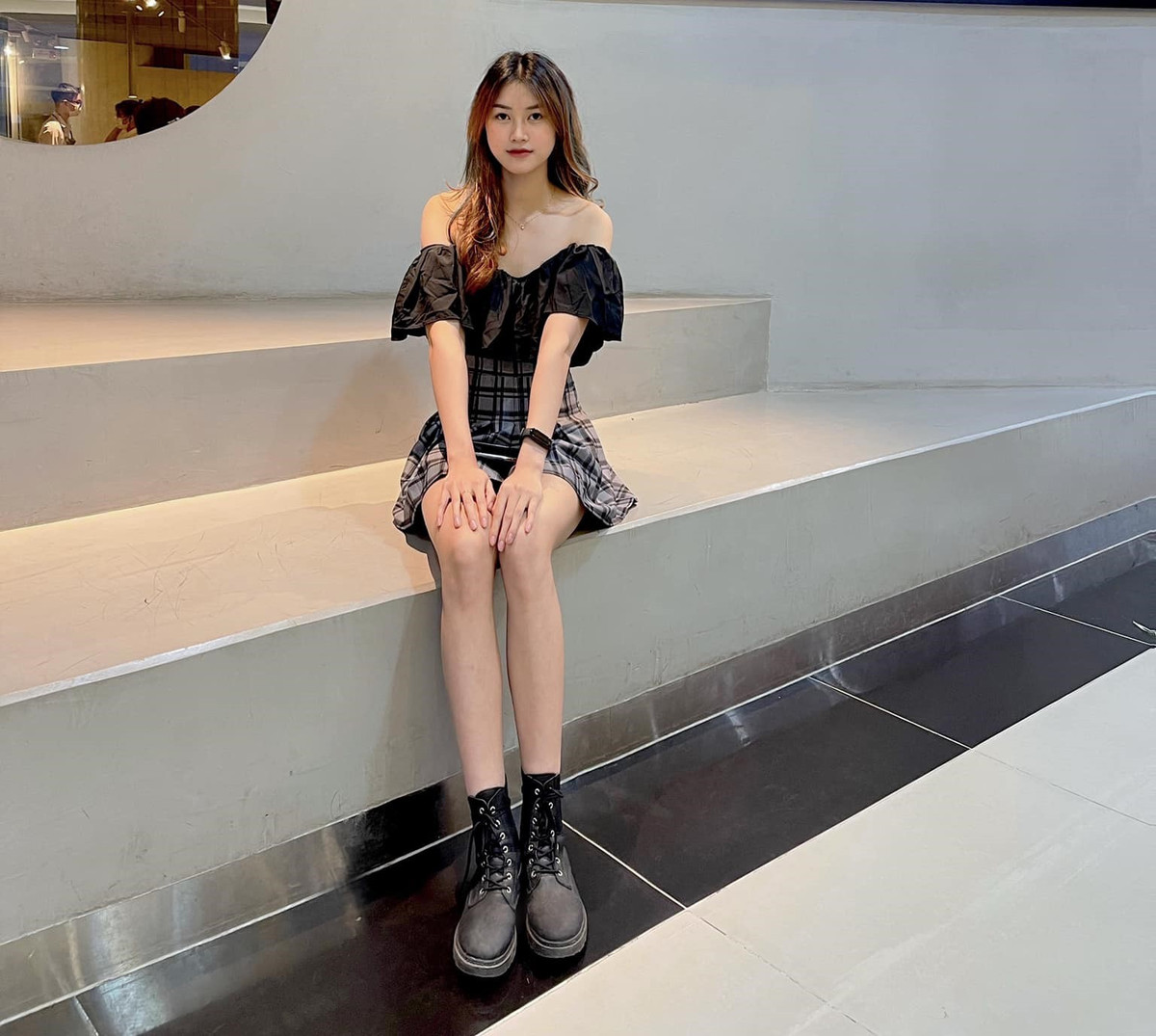 Đời thường, cởi bỏ bộ đồ bảo hộ khi đấu kiếm, Ngô Hương chuộng những mẫu chân váy ngắn, với đủ kiểu dáng, chất liệu khác nhau.