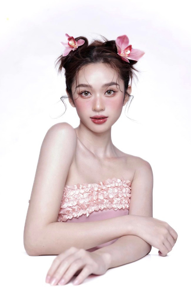 Năm 2022, Thảo Trang tham gia gameshow hẹn hò "Tỏ tình hoàn mỹ". Cô xuất hiện tại chương trình với mong muốn tìm được mối tình đầu. Sau đó, nàng hot girl Điện Biên đã ra về cùng hotboy Otis. Cả hai xác định mối quan hệ hẹn hò một thời gian nhưng hiện tại đã "đường ai nấy đi".