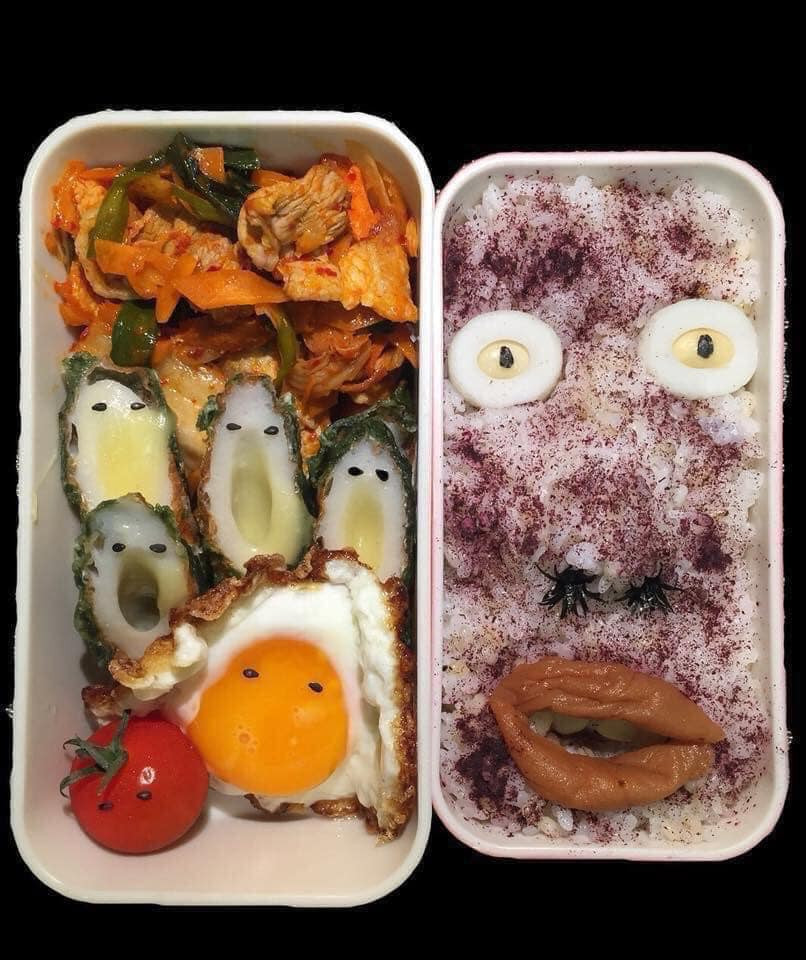 Nhiều bình luận cho rằng người nhận hộp cơm chắc sẽ không khỏi bàng hoàng khi mở ra ăn trưa bởi độ kinh dị của nó.