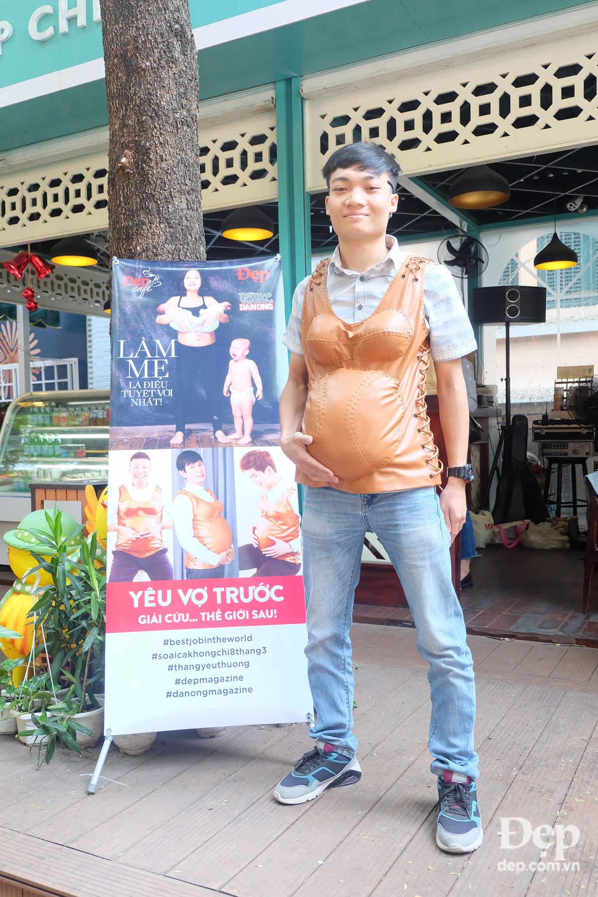 Trong một thời gian ngắn, chàng trai đã muốn được nằm nghỉ nhưng anh chàng này cũng không ngờ rằng chỉ có việc nằm xuống thôi thì "chiếc bụng bầu" cũng đã gây ra đau đớn, khó chịu. Ảnh minh họa.