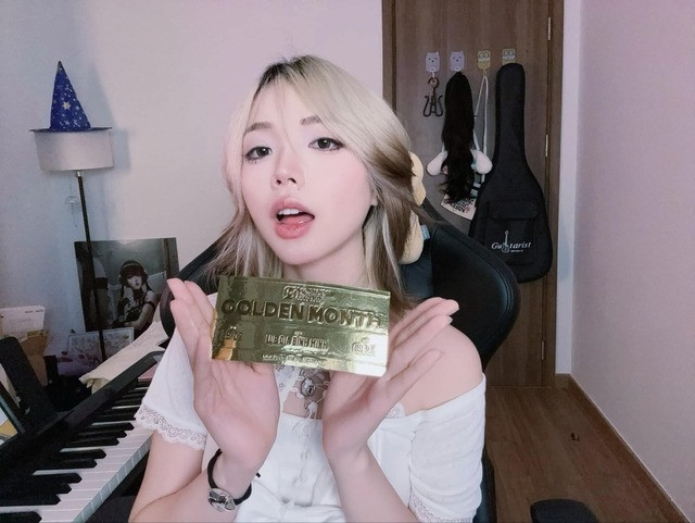 Là một trong những nữ streamer, hot girl làng game Việt và cosplayer nên gái xinh có biệt danh "Remind nè" (tên thật Du Phong Linh) đã ghi dấu ấn không chỉ bởi kỹ năng chơi game mà còn bởi phong cách cá nhân và sự thay đổi về nhan sắc trong thời gian gần đây.