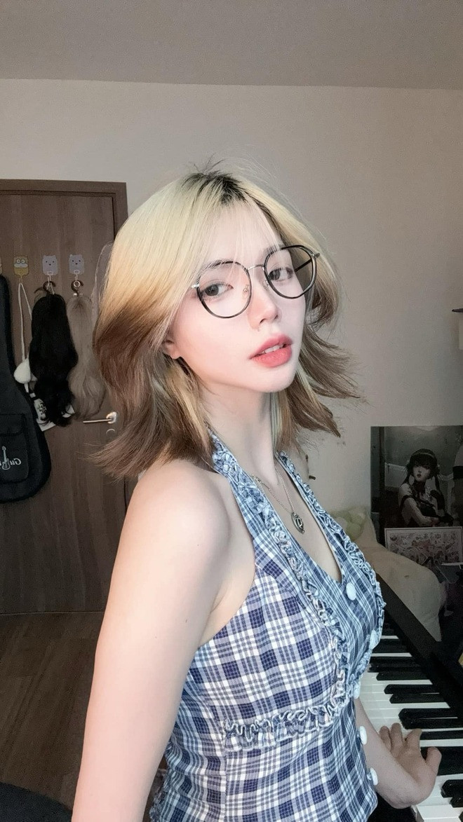 Áo quần, kiểu tóc, cách trang điểm nhẹ nhàng và vẻ ngoài tươi tắn đã làm cho Remind trở nên nổi bật hơn. Nói không ngoa, cô nàng giờ đây là hình mẫu lý tưởng mà nhiều người hâm mộ mong muốn theo đuổi.