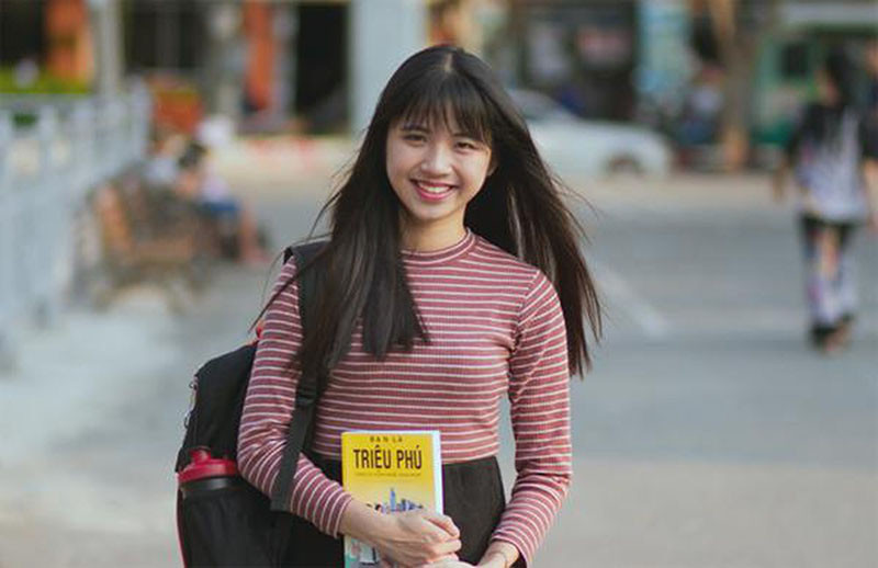 Sau 4 năm nổi tiếng, nhan sắc của Lan Thy ngày một sắc sảo, trưởng thành hơn.