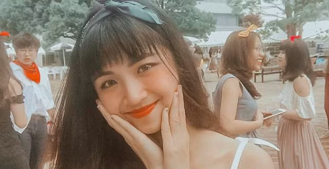 Lan Thy bây giờ tuy ít đăng tải hình ảnh cá nhân lên mạng xã hội, song mỗi lần xuất hiện của cô đều khiến nhiều người chú ý bởi ngoại hình, khuôn mặt xinh đẹp, rạng rỡ.