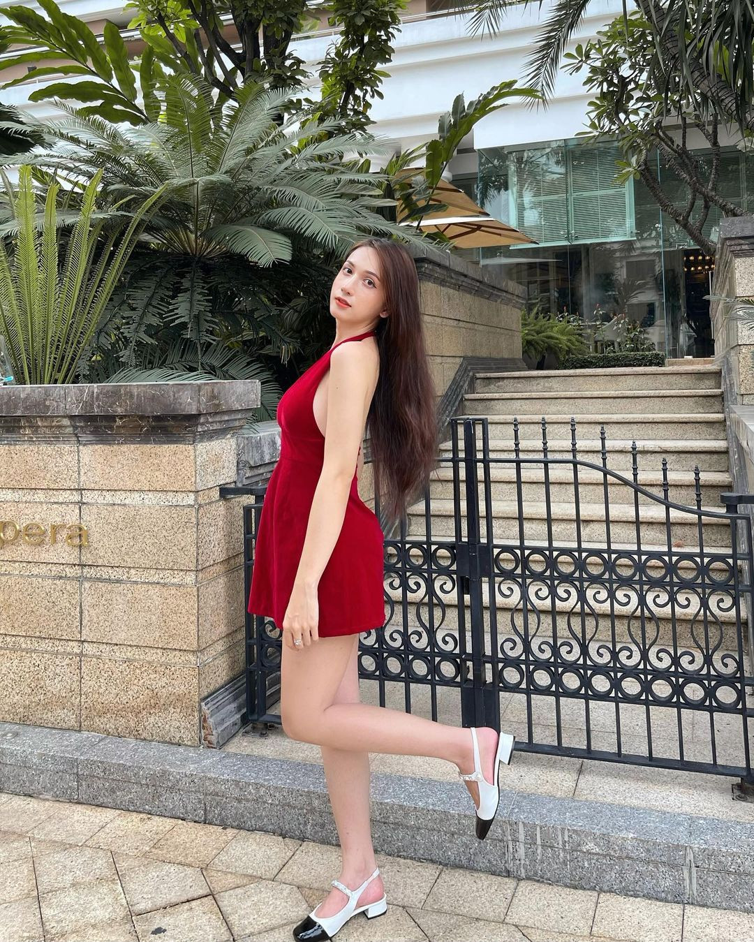 Nàng hot girl chuyển giới còn kể chuyện hồi đi WC nam trong diện mạo nữ giới, bị người đàn ông bên cạnh "giật bắn mình".