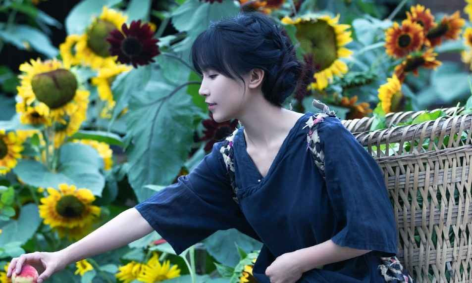 Lý Tử Thất vẫn tiếp tục chinh phục người xem bằng clip cuộc sống đồng quê vùng nông thôn Trung Quốc.