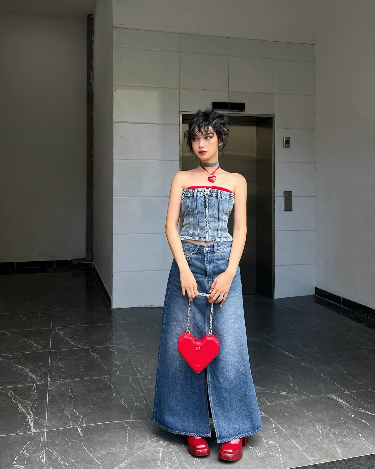 Kỳ Hân đã bảo lưu kết quả học tập của mình tại trường Đại học Quốc tế - Đại học quốc gia TP. Hồ Chí Minh để tập trung phát triển công việc trong ngành thời trang.