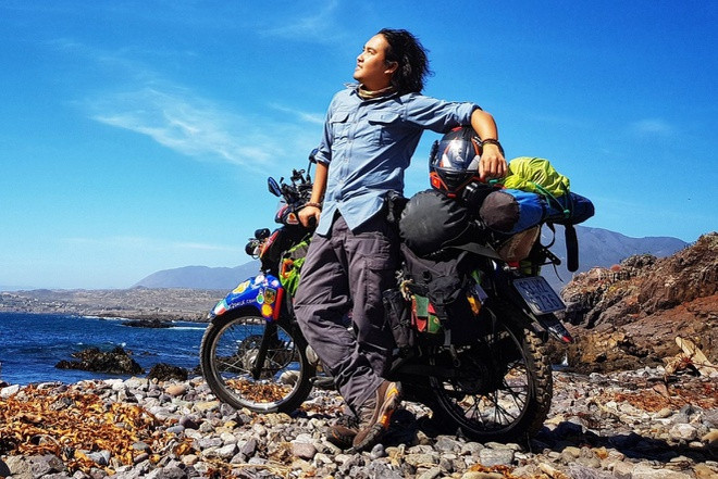 Lần trở về Việt Nam này, Đăng Khoa phải nhờ vào sự trợ giúp nhiệt tình của đại sứ Việt Nam tại Nam Phi. Chàng phượt thủ hoàn tất mọi giấy tờ, thủ tục cho chuyến bay về nước sau 3 năm trời vứt hết tất cả để mà đi.