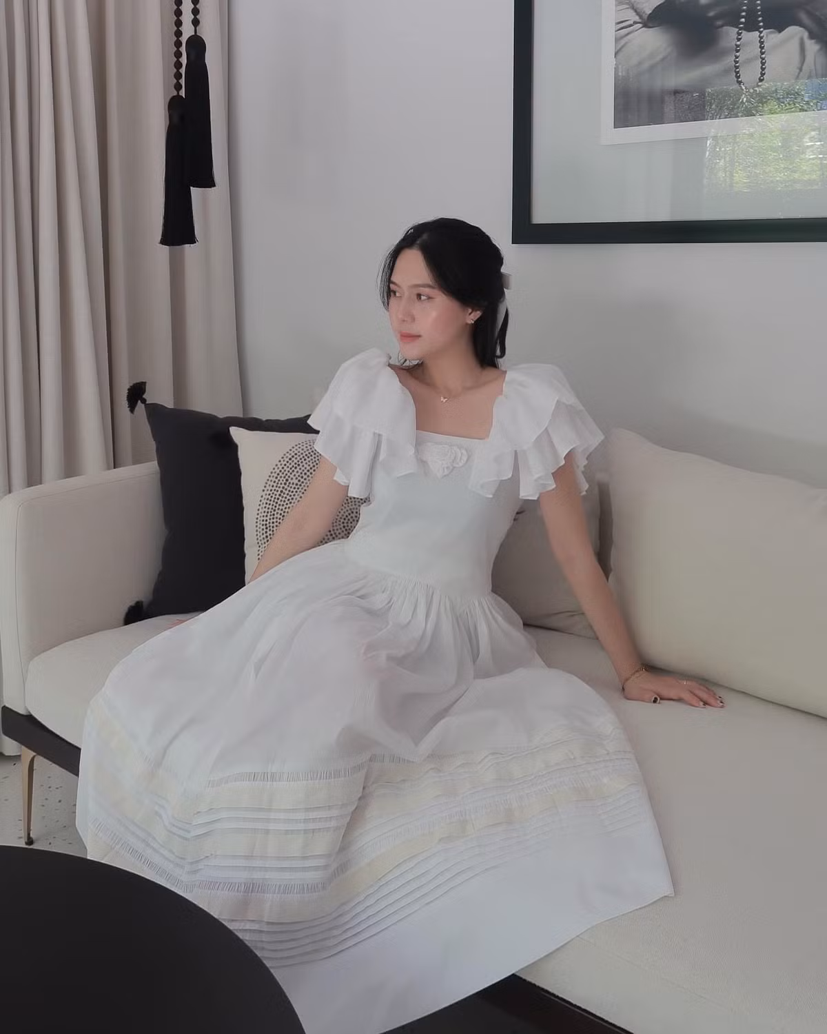 Uyên Kem từng được biết đến với biệt danh "hot girl Tuyên Quang". Sau 2 năm lấy chồng, sinh con, nhan sắc cô nàng càng đằm thắm, mặn mà.