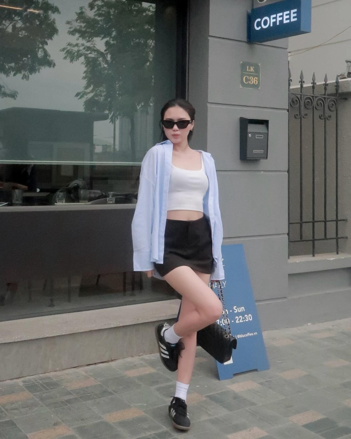 Nhan sắc của nàng WAGs được khen "gái một con trông mòn con mắt".