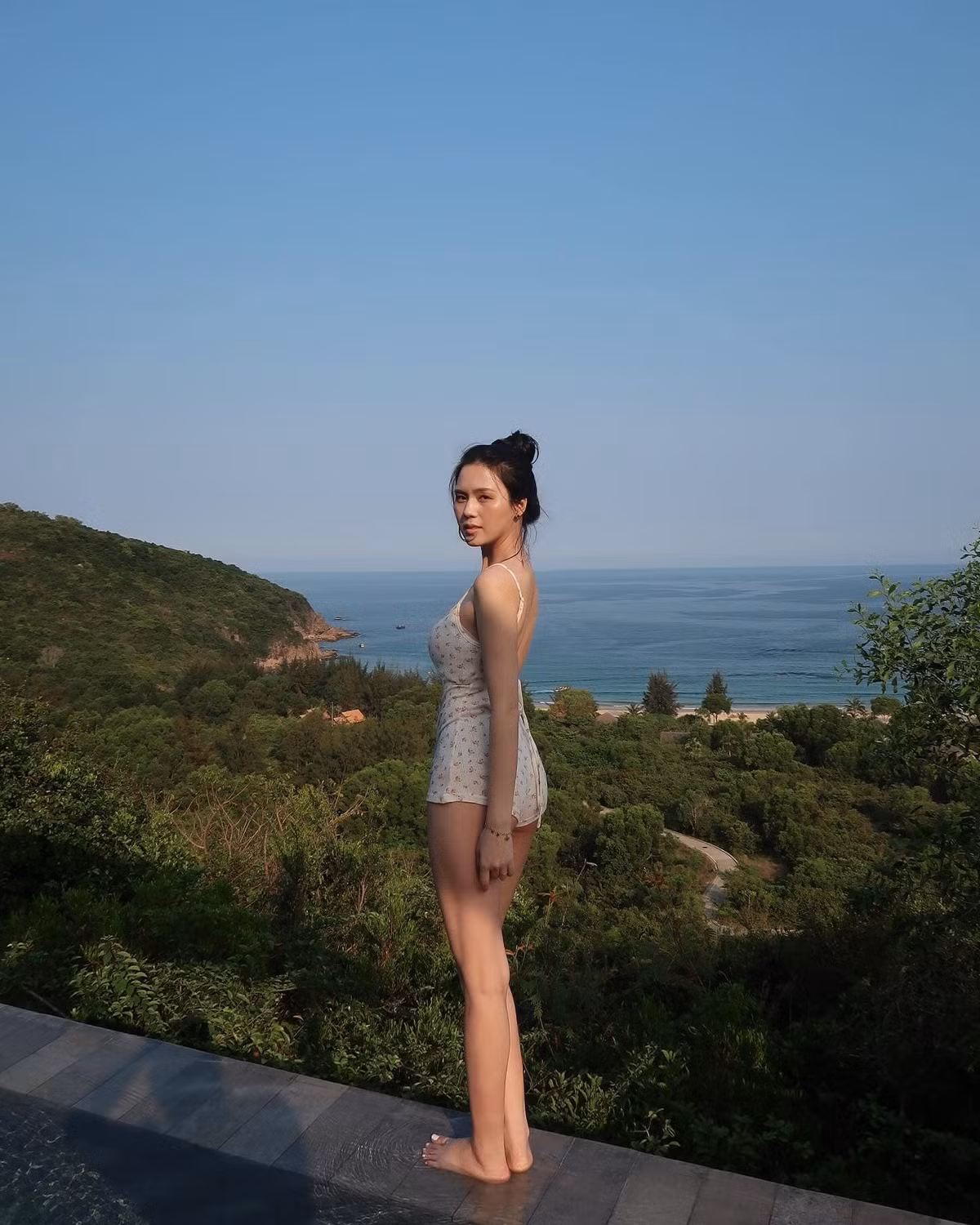 Tố Uyên được khen ngợi là người vợ, người mẹ đảm đang, chu đáo. Cô nàng sắp xếp chu toàn việc nhà, con cái để chồng yên tâm tập luyện, thi đấu.