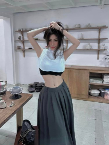 Ngọc Trân từng xuất hiện trên báo Trung Quốc và Hàn Quốc với những mỹ từ khen ngợi nhan sắc.