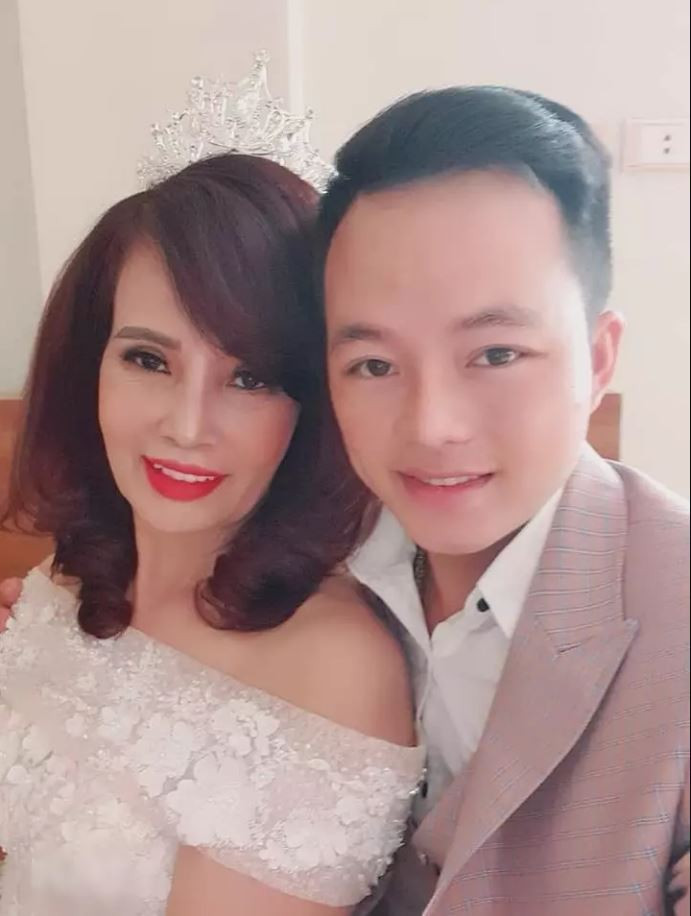 Xuất hiện trong livestream mới đây, vợ chồng cô dâu Thu Sao đã có những chia sẻ gây chú ý về hiện tượng mạng "Phúng Phính Hà Giang" tên Mua Thị Dua.