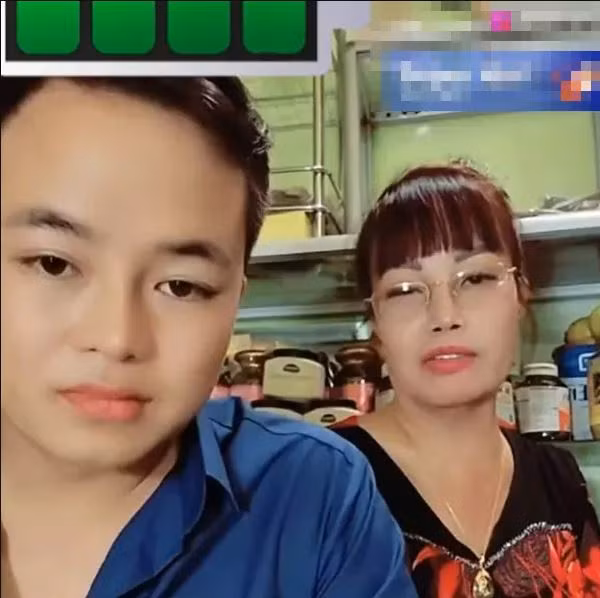 "Vợ chồng mình cũng từng bị tung lên rồi ném xuống như quả bóng bay thế rồi nên mình không thích dây vào những vụ scandal như này đâu. Mình cứ coi như là không biết, việc của mình, mình làm", chị Sao nói.