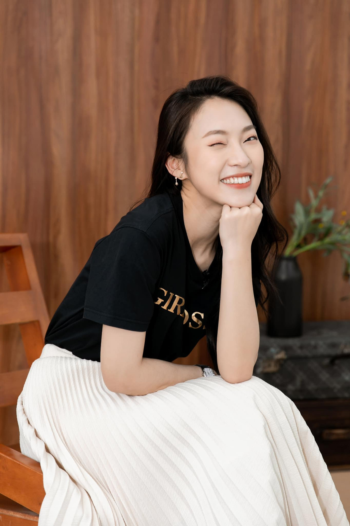 Nhờ khả năng hoạt ngôn, trình độ ngoại ngữ ưu việt và thần thái tự tin trước ống kính, Khánh Vy được đảm nhận vị trí quan trọng trong các chương trình của Đài truyền hình Việt Nam như MC của IELTS On The Go, Follow Us và Crack’em up, Đường lên đỉnh Olympia...