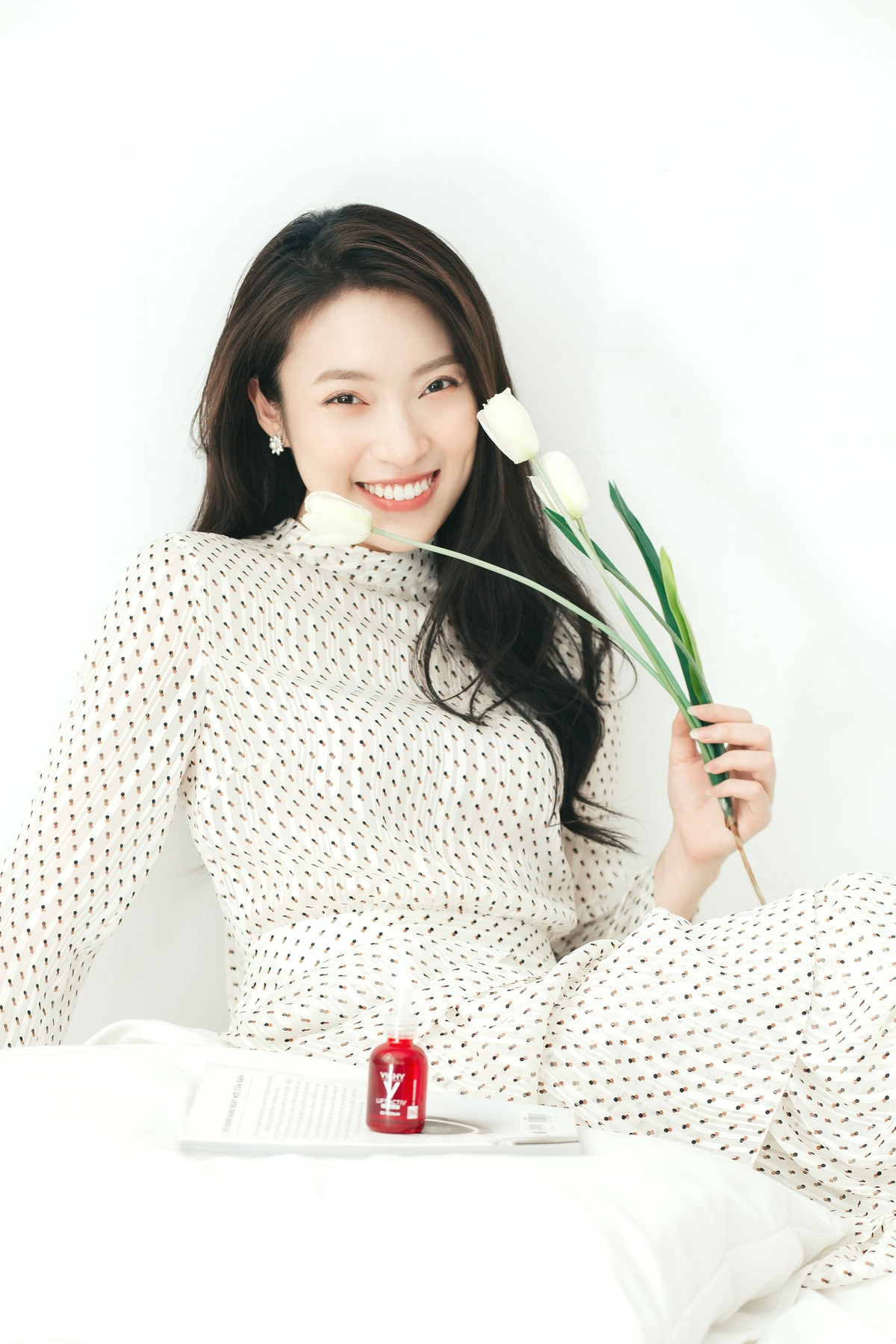 Kênh youtube của nữ MC gen Z đã đạt 1,5 triệu thành viên đăng ký. Trên Instagram, Khánh Vy cũng có hơn nửa triệu người follow với lượt tương tác không kém gì các ngôi sao đình đám.