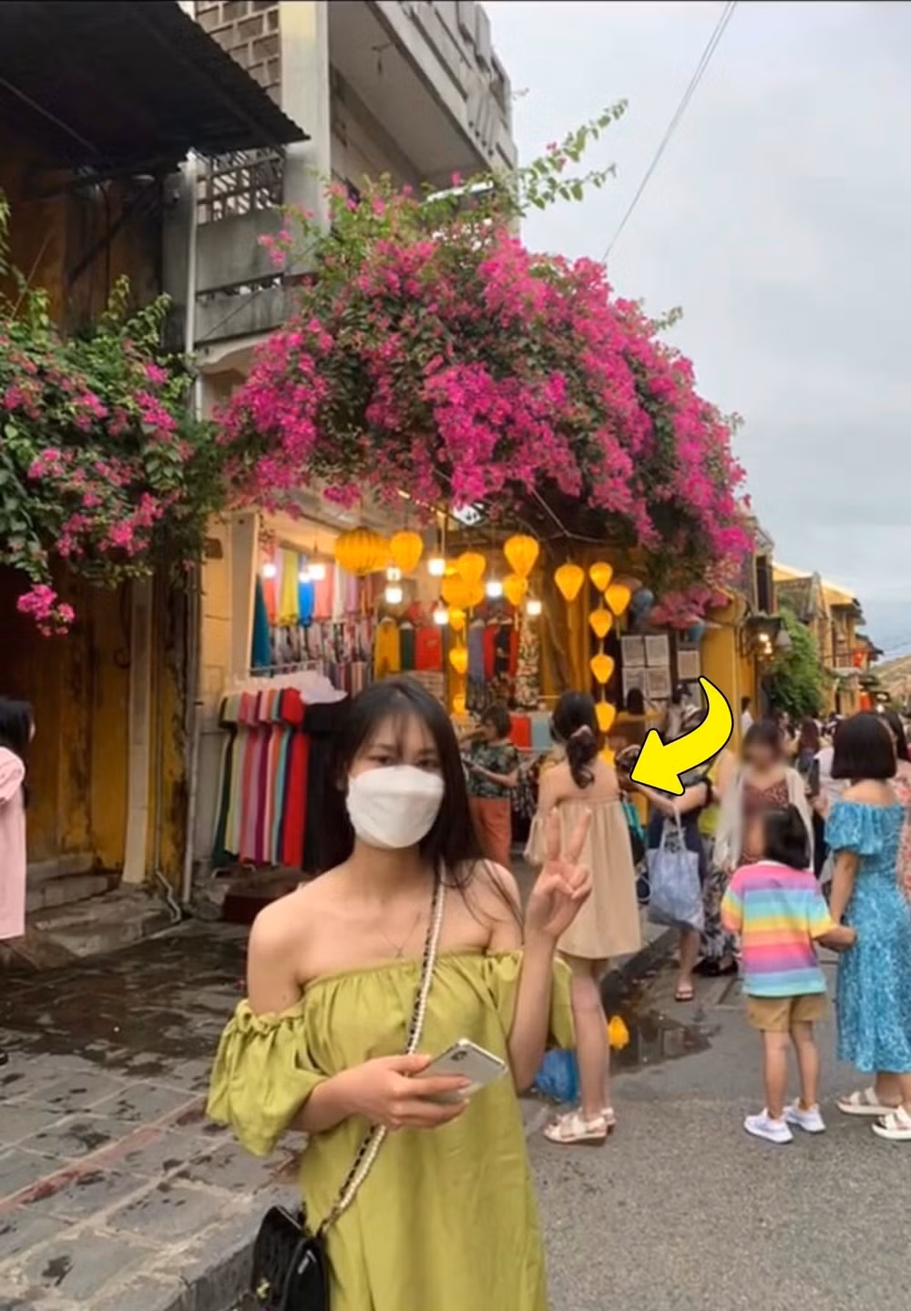 Có lẽ vì quá ngán ngẩm nên cô gái chỉ biết thốt lên: "Không hề nổi bật ở Hội An".