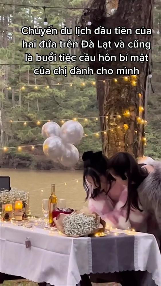 Thời điểm khi biết tin bị nhiễm Covid-19, cả Minh Minh và Anh Thư đã ở bên quan tâm, chăm sóc, lo lắng cho đối phương.