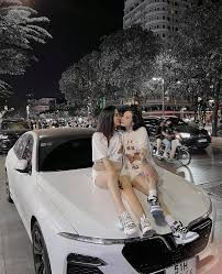 "Sắp kỷ niệm 1 năm rồi, chúng mình sẽ cùng nhau đón kỷ niệm 10 năm, 20 năm, 50 năm nữa nhé. Yêu vợ của em”, Anh Thư nhắn nhủ tới Minh Minh.