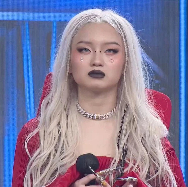 Trước đó, Kellie cũng được cho là nạn nhân của những màn makeup quá tay tại Rap Việt.