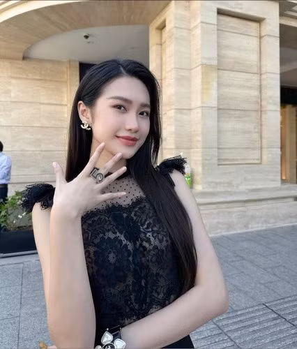 Cách đây không lâu, Doãn Hải My và hậu vệ Đoàn Văn Hậu vướng nghi vấn đính hôn nhưng cô đã nhanh chóng phủ nhận.