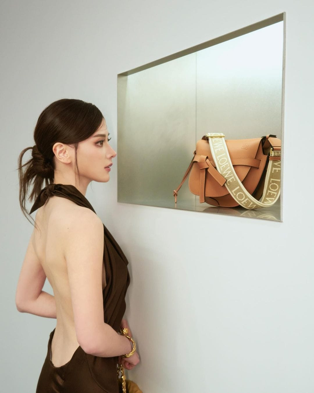 Những năm qua, ngoài vai trò diễn viên Baifern Pimchanok vẫn đắt show chụp hình, đóng quảng cáo, đại diện cho các thương hiệu thời trang, mỹ phẩm lớn trong nước. Đặc biệt, là những hợp đồng quảng cáo với các hãng nội y trong nước.