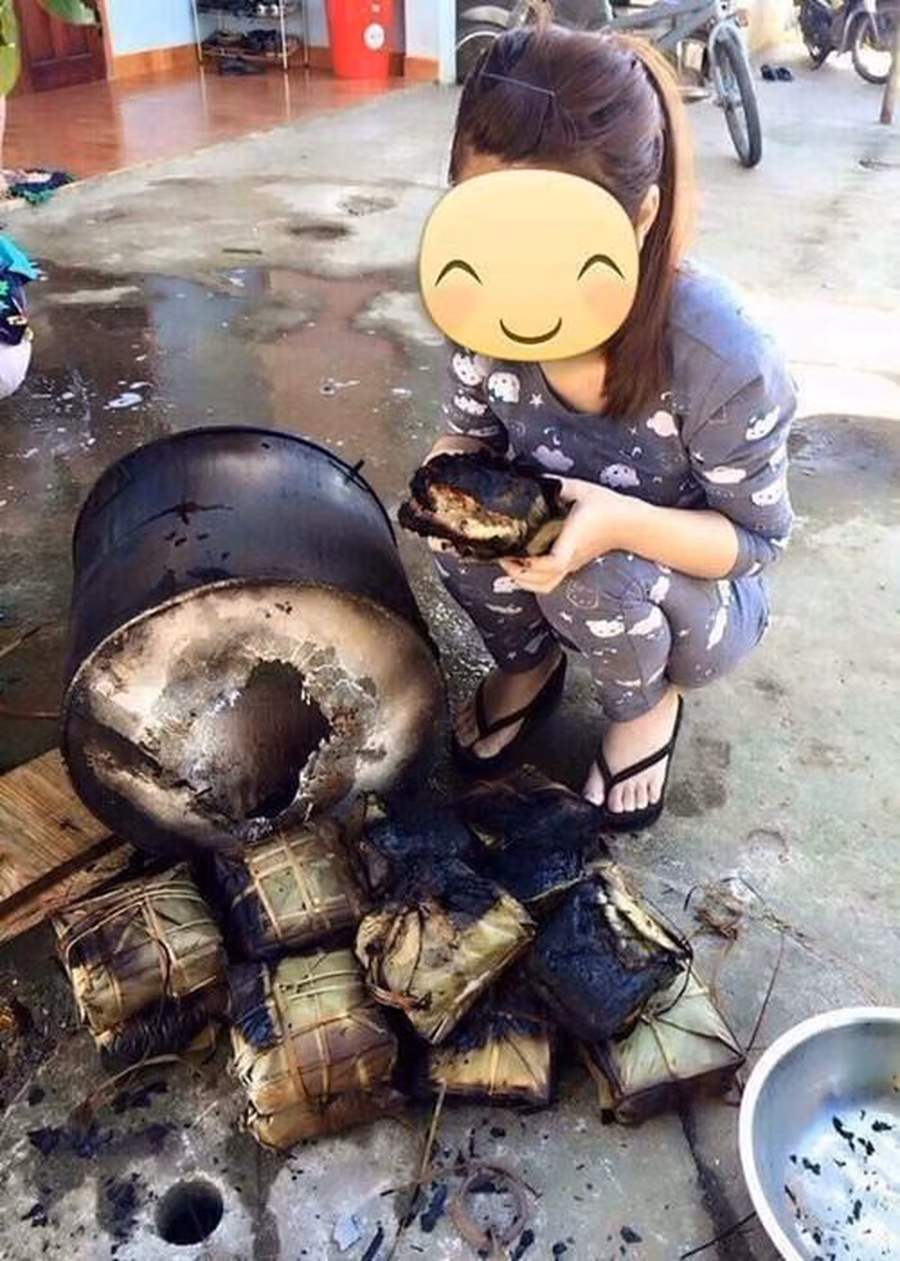 Trao nhiệm vụ trông nồi bánh trưng cho "gái đảm" và cái kết cả nhà mất Tết.