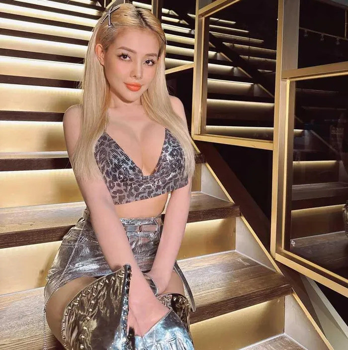 Người đẹp Bình Định đã trải qua nhiều lần "dao kéo" để có được thân hình như hiện tại.