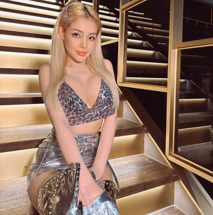 Người đẹp Bình Định đã trải qua nhiều lần "dao kéo" để có được thân hình như hiện tại.