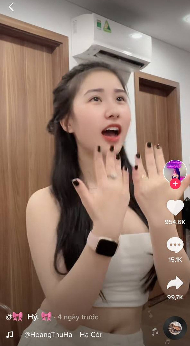 Hiện tại, cái tên Tiểu Hý đang được tìm kiếm nhiều hơn bao giờ hết. Ngay cả các video cũ của nàng hot girl cũng đang tăng lượng view đáng kể khi vô số người liên tục thả tim, tương tác cũng như "cày" lại các clip của "cô vợ quốc dân" này.