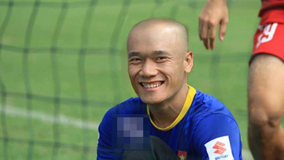 Đồng cảnh ngộ với Văn Lâm là đàn em Bùi Tiến Dũng.