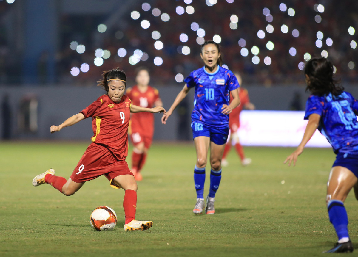 Không làm người hâm mộ thất vọng, đến phút thứ 59 của trận đấu, từ một đường chuyền của Dương Thị Vân, đội trưởng Huỳnh Như đã ghi bàn mở tỉ số cho đội tuyển Việt Nam.