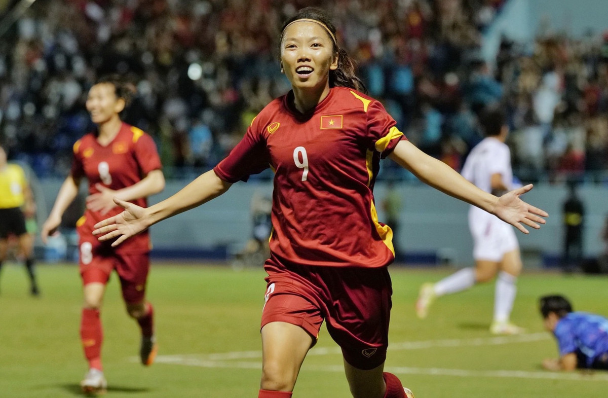Đến đây, người hâm mộ đặc biệt quan tâm đến nữ cầu thủ nhỏ nhắn nhưng cực nhanh nhẹn, ghi bàn thắng duy nhất cho đội chủ nhà.