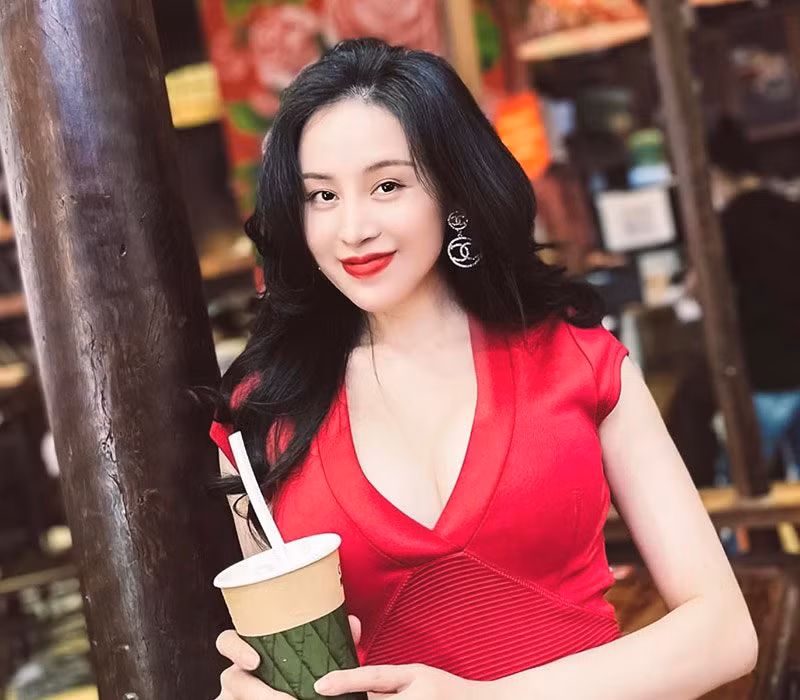 Tuy nhiên, cũng có nhiều người ái ngại khi cho rằng người đẹp xứ Nghệ chỉ nói vui, vì “xinh như em thiếu gì người yêu”.