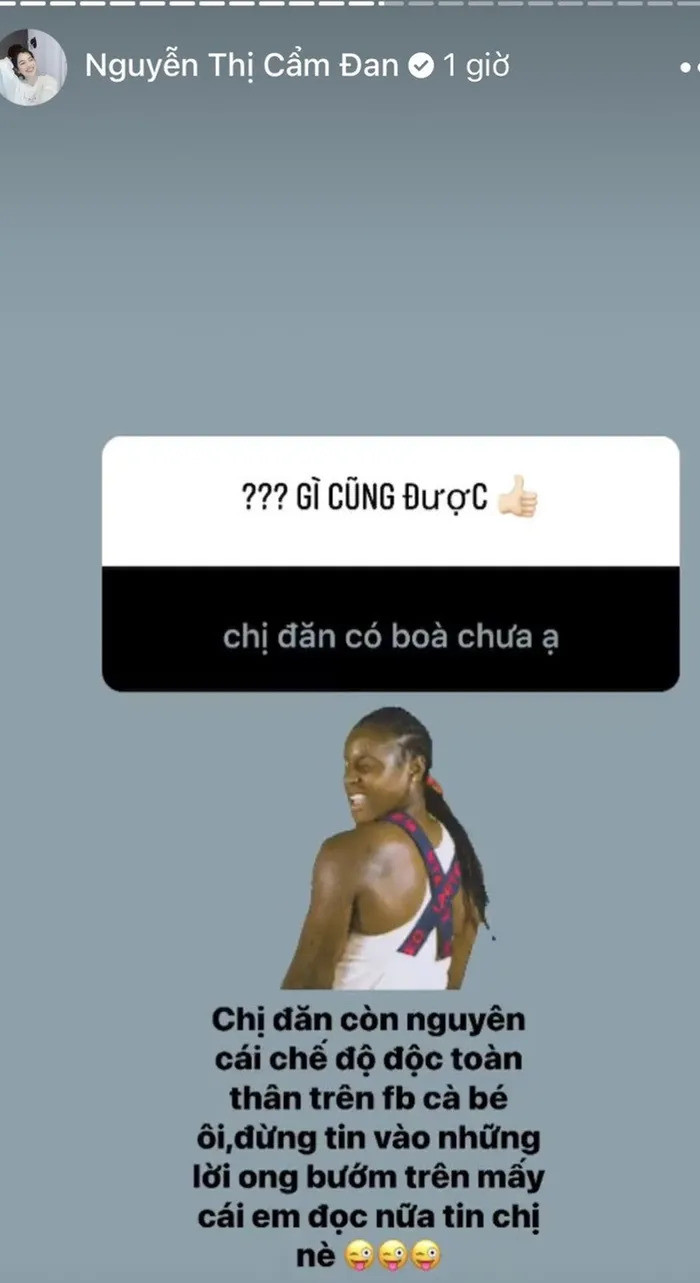 Không dừng lại ở đó, phía Cẩm Đan cũng thường xuyên chia sẻ những hình ảnh một mình trên mạng xã hội.