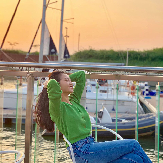 Dân mạng và đặc biệt là các fan mê phim Việt chắc hẳn không còn lạ gì với cái tên Tam Triều Dâng, cô nàng nữ diễn viên sinh năm 1998 từng vào vai ở những bộ phim đình đám như Chuyện làng bè, Tiệm bánh hoàng tử bé, Ông Tơ - Bà Nguyệt, Thần tượng...