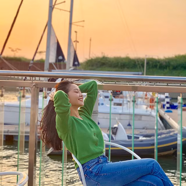 Dân mạng và đặc biệt là các fan mê phim Việt chắc hẳn không còn lạ gì với cái tên Tam Triều Dâng, cô nàng nữ diễn viên sinh năm 1998 từng vào vai ở những bộ phim đình đám như Chuyện làng bè, Tiệm bánh hoàng tử bé, Ông Tơ - Bà Nguyệt, Thần tượng...