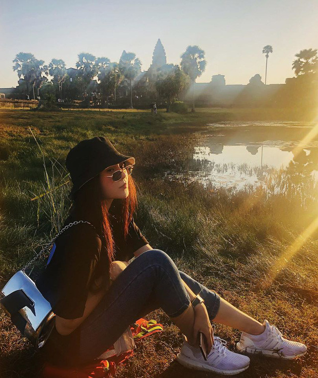 Không còn là một sao nhí sở hữu nét ngây ngô, đáng yêu, giờ đây Tam Triều Dâng đã là một thiếu nữ với sự dịu dàng, thùy mị nhưng gương mặt vẫn đầy nét dễ thương.