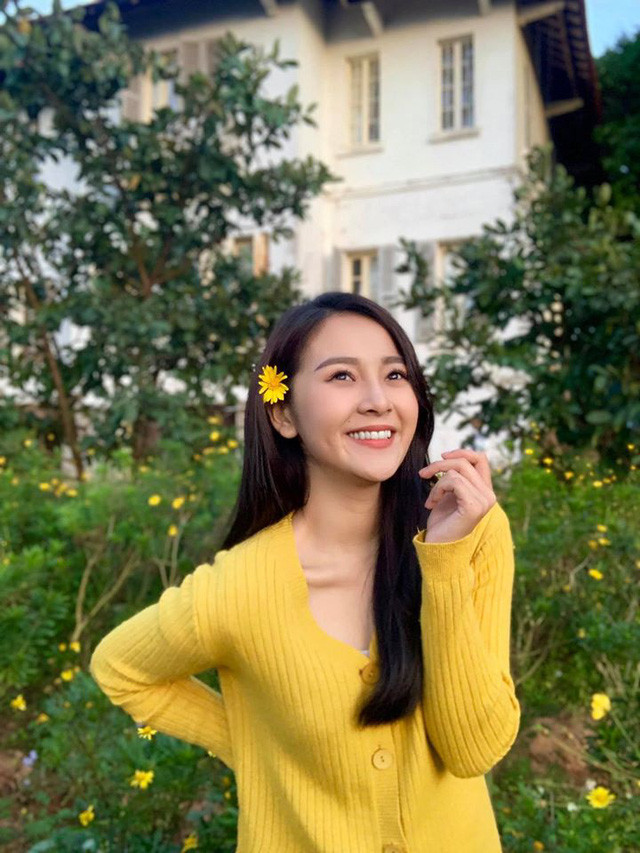 Gương mặt ưa nhìn cùng thân hình cực đẹp, Tam Triều Dâng vẫn có lượng fan nhất định không chỉ trên màn ảnh nhỏ mà còn trên trang cá nhân. Điều này thể hiện qua số lược tương tác trên Facebook của cô nàng liên tục tăng thời gian qua.