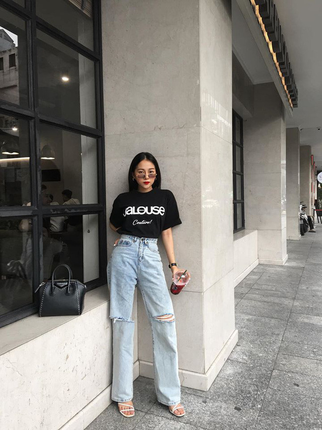 Tam Triều Dâng tâm sự về quãng thời gian nghỉ phim ảnh của mình: "Thời điểm đó, tôi nhận được nhiều lời mời đóng phim, tham gia chương trình. Chị gái bảo tôi cứ quay lại đóng phim nhưng tôi cứng rắn đến mức bỏ hết, bỏ cả trang cá nhân. Tôi nghĩ chỉ cần một lần mình nhận lời thì sẽ có lần thứ hai".