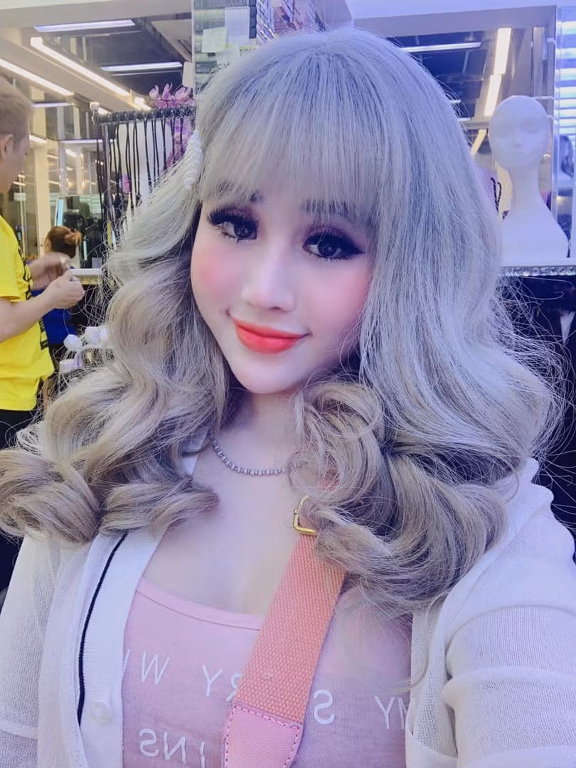 Trần My còn vô cùng nổi tiếng với khả năng ngoại ngữ. Cô nàng từng có màn đọc tiếng Anh "đi vào lòng đất" trên livestream. Thậm chí còn ngán ngẩm đến mức nhiều người cứ ngỡ cô đọc tiếng Pháp.