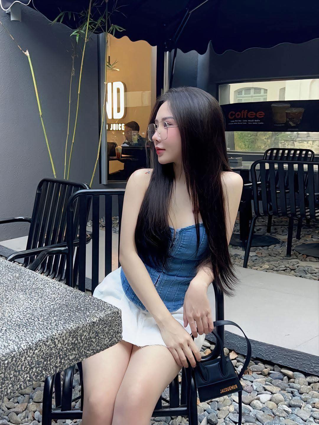 Với gương mặt đầy thiện cảm, đôi mắt to tròn lấp lánh, "Bọt iu" sở hữu vẻ đẹp tựa như một bức tranh vẽ, thu hút mà không cần phải cố gắng quá nhiều.