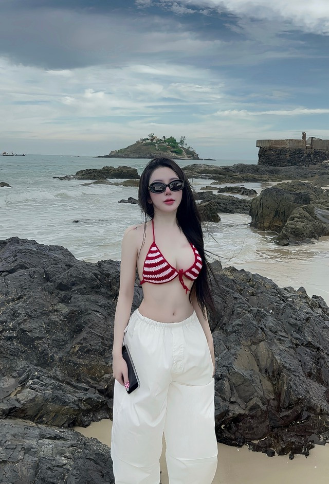 Cô gái được dân tình dành những lời có cánh về độ "xinh yêu" và "tỉnh táo" khi dám khẳng định chắc nịch có bằng chứng trong suốt quá trình hẹn hò với nam streamer.