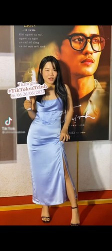 Thậm chí, nhiều người bày tỏ "dị ứng" với kiểu khoe lông nách này của Lê Thụy, khuyên cô nàng là con gái không nên để vùng nách rậm rạp như vậy.