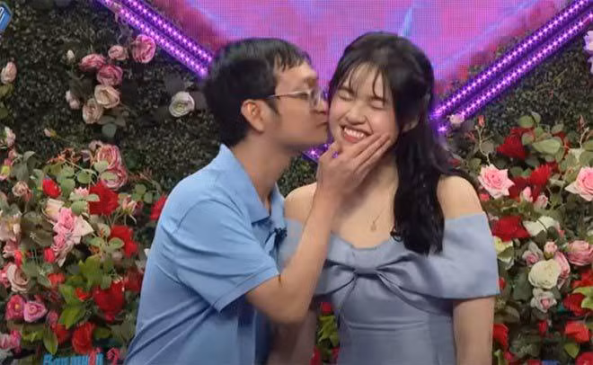 Trần Nguyễn Ngọc Lan (sinh năm 2002, TP.HCM) là cô gái thu hút sự quan tâm đặc biệt của dân mạng những ngày đầu tháng 2/2024 với màn mai mối đặc biệt tại chương trình “Bạn muốn hẹn hò”.