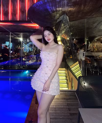 Mạng xã hội xuất hiện nhiều bình luận tiêu cực như: “Đàng gái” đồng ý bấm nút vì ham tiền; cặp đôi chia tay ngay sau khi rời khỏi sân khấu “Bạn muốn hẹn hò” vì bạn nữ không “qua cửa” mẹ chồng tương lai...